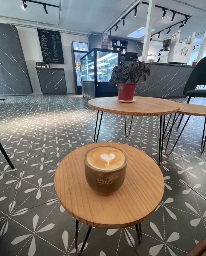 Interior de la cafetería ALAS